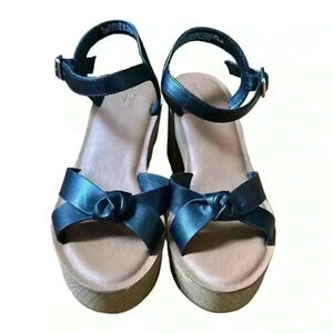 Universal Thread Platform Heels